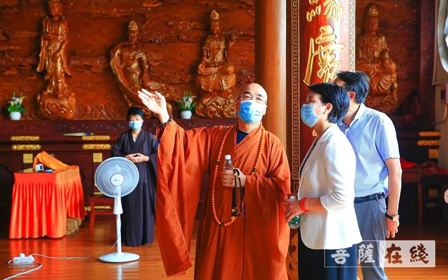 鲍秀英-浙江省委统战部副部长鲍秀英督查舟山佛教活动场所防疫工作