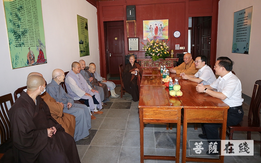 佛教-道慈大和尚一行赴佛教颐养堂和普陀山敬老院进行重阳节慰问
