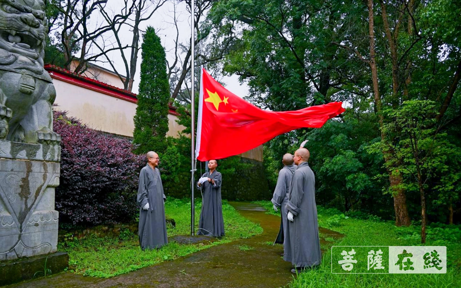 佛教-庐山万杉寺举行升国旗仪式献礼祖国七十二华诞