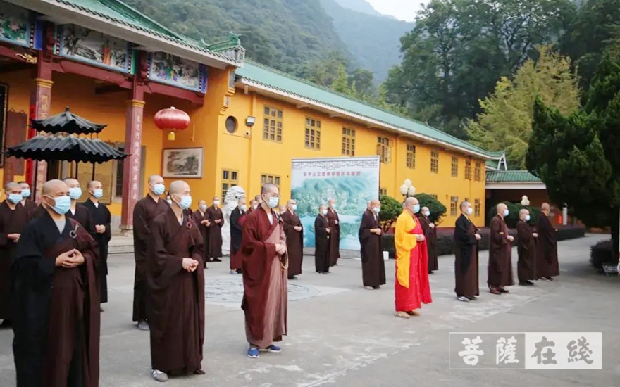 韶關雲門寺廣東佛學院雲門學院舉行升國旗儀式