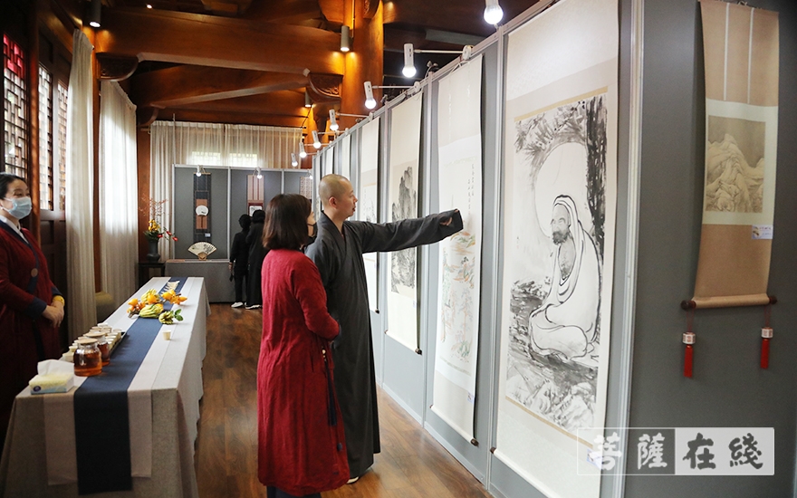 书画-“菩提心灯 圆梦助学”年度会议暨“江月松风”书画扇面展及花道艺术展开幕