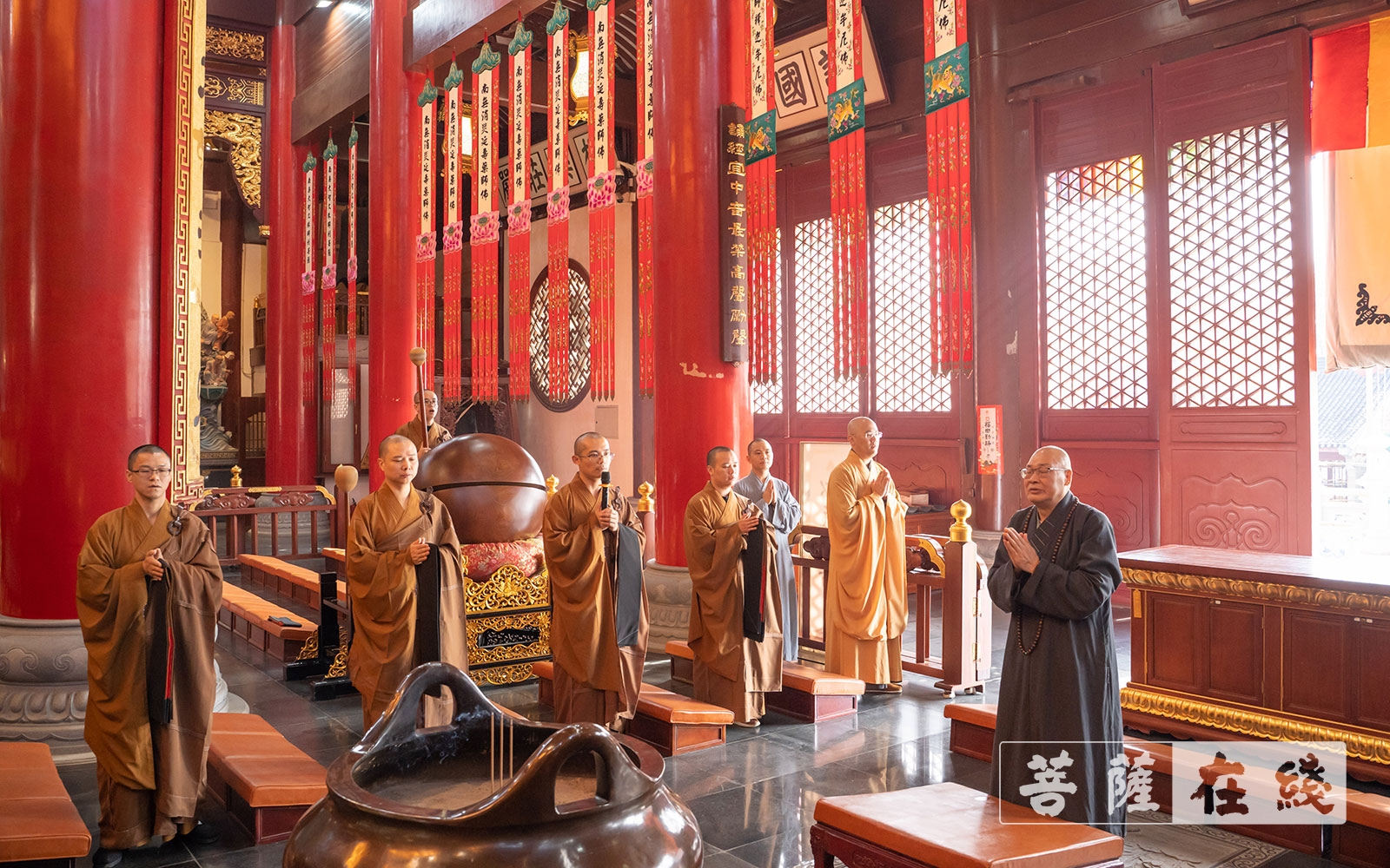 佛教-中国佛教协会副会长圣辉长老一行参访湖州法华寺