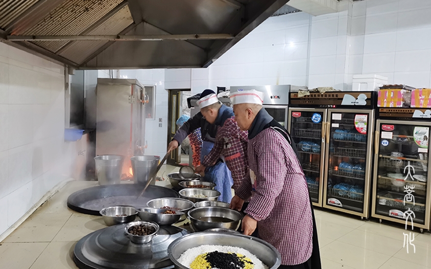 锦城-喜迎腊八 情暖人间 北普陀寺施粥暖锦城