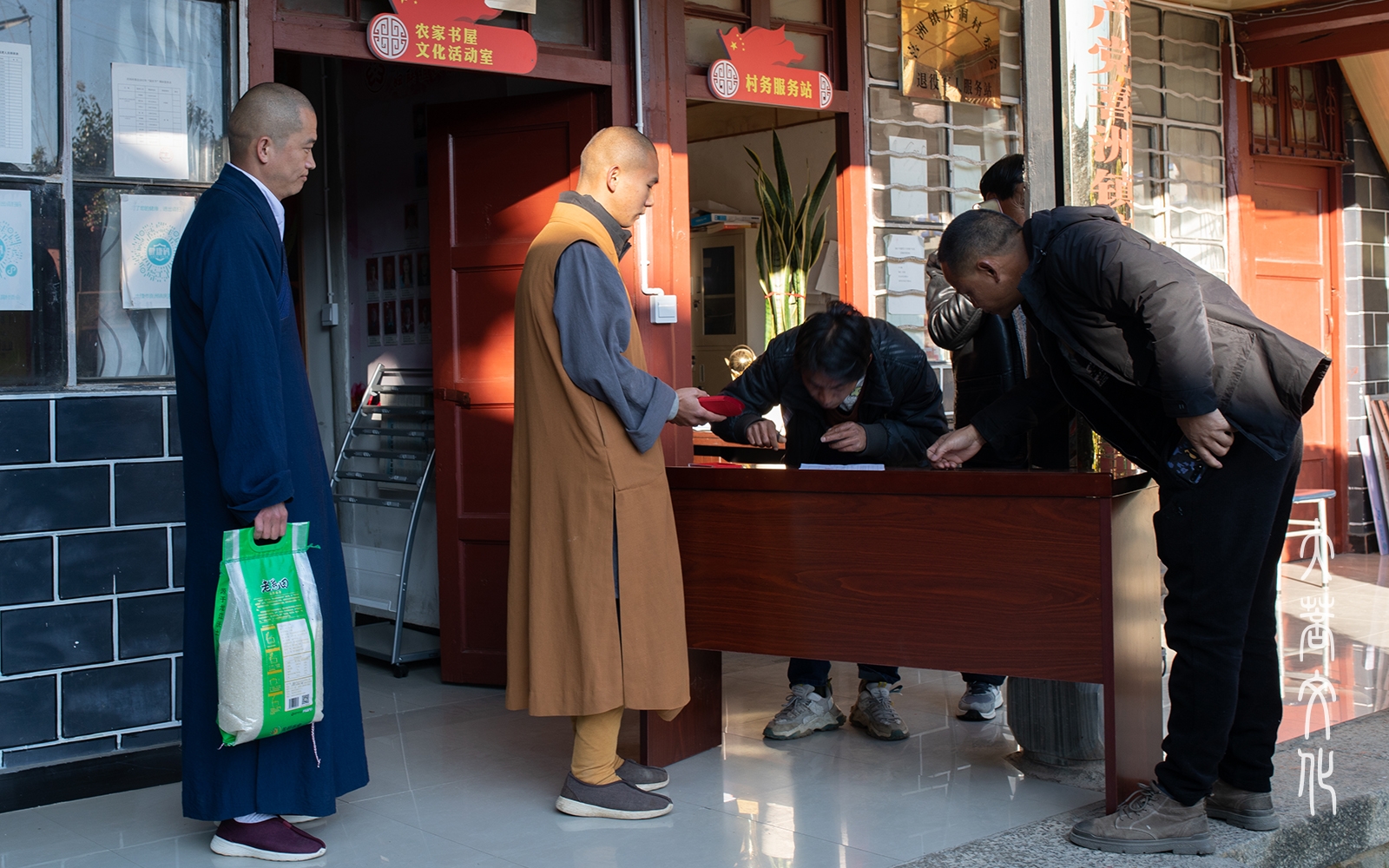 春节-大理圣源寺举行“迎新春 献爱心”春节慰问活动