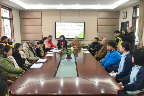 情暖腊八 上海洪福寺举行施粥慈善公益活动