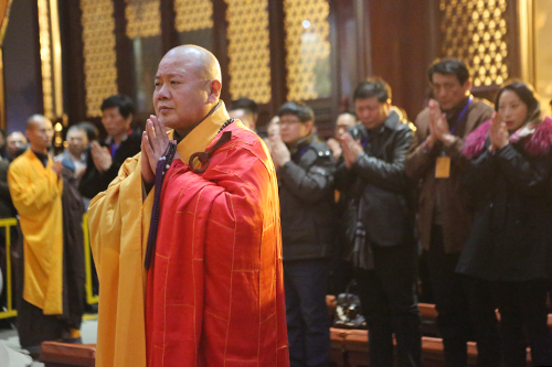 击鼓纳祥辞旧岁 苏州重元寺举行敬香祈福撞钟法会