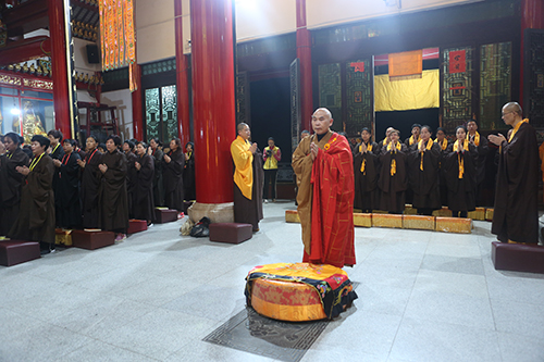 九华山天台禅寺水陆法会首日举行普佛仪式