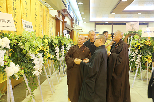 江苏省佛教协会会长心澄法师一行赴香港宝莲禅寺悼念健钊长老