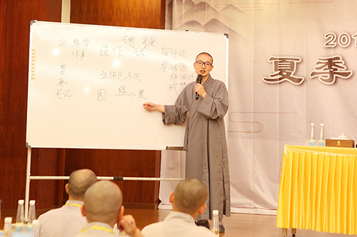 珠海普陀寺短期出家班第五日：了解因果命运 学习法律知识