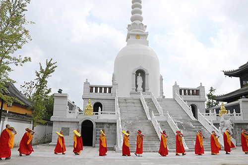 江苏阜宁盘龙古寺举行水陆法会之圆满供、送圣仪式