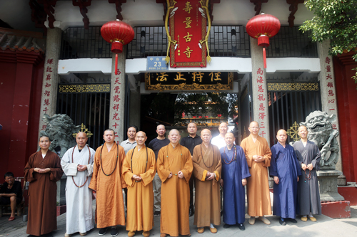 江西省佛教协会会长纯一大和尚走访赣南部分寺院