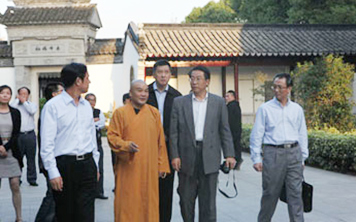 苏州人大常委会副主任周玉龙视察昆山延福禅寺