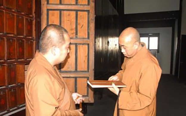 浙江奉化雪窦山资圣禅寺方丈怡藏大和尚参访泰州光孝律寺