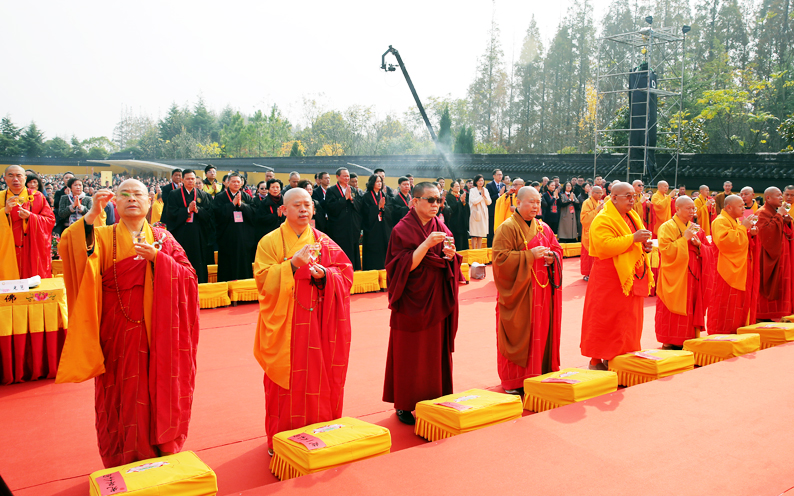 崇明寿安寺举行全堂佛像开光暨惟觉法师荣膺方丈庆典法会