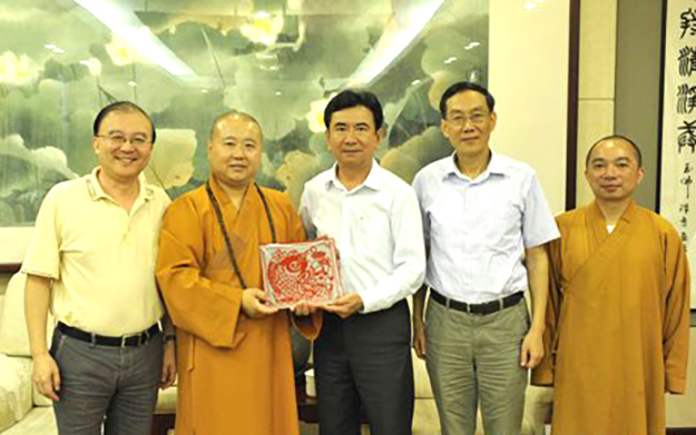 上海市慈善基金会方国平秘书长至玉佛禅寺调研