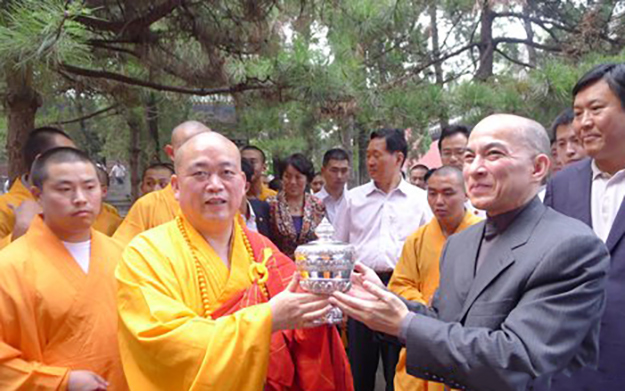柬埔寨国王诺罗敦西哈莫尼一行参访禅宗祖庭少林寺