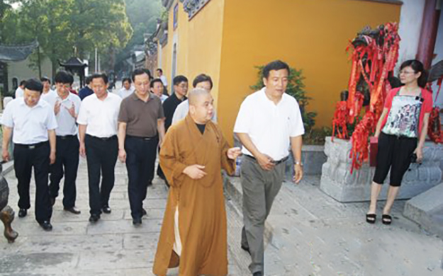 湖北省水利部党组副书记、副部长矫勇一行视察黄梅五祖寺