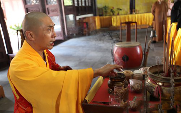 昆山崇宁寺举行为全国洪涝灾区诵《药师经》祈福法会