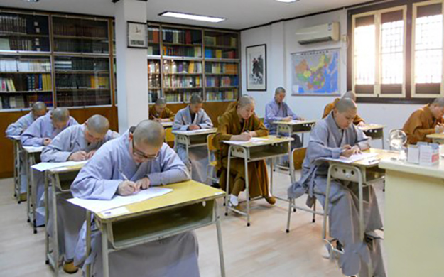 上海佛学院举行2012年大、中专班入学考试