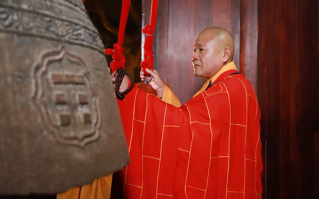 寒山钟·世界享 苏州寒山寺举行第四十届新年听钟声活动