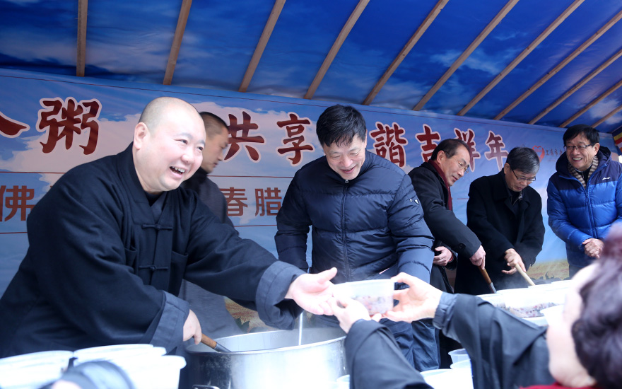 迎新春 喝福粥 上海玉佛禅寺免费赠粥5000份