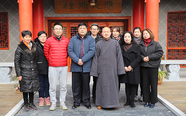 纪念佛陀成道 高邮镇国寺施粥逾万份