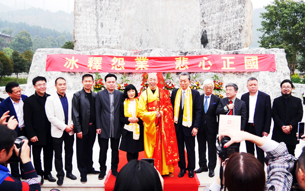 日本第九十三任首相鸠山由纪夫携夫人一行到福州旗山万佛寺访问交流