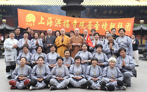 上海洪福寺朝拜团一行朝拜普陀山