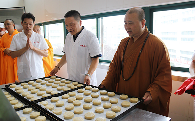 饼香飘申城 上海玉佛禅寺己亥年净素月饼开炉洒净仪式圆满举行