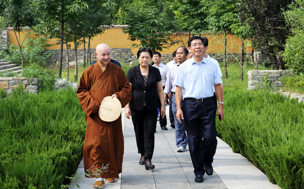 山东省政协民宗委杨学锋一行到青州广福讲寺调研