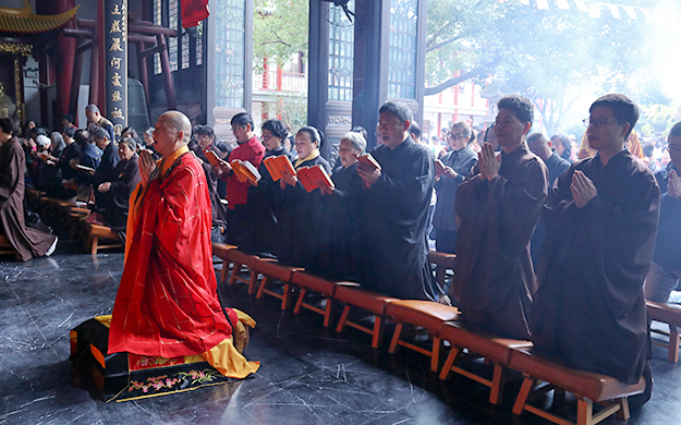 上海洪福寺举行药师佛圣诞祈福法会