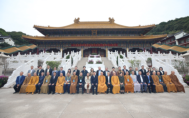 新时代佛教中国化方向（普陀山）论坛暨2019中国佛教名山名寺法治化管理研讨会举行