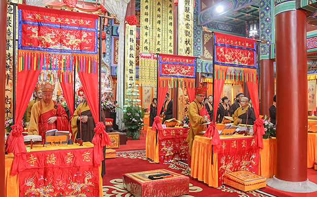 青岛胶州慈云讲寺举行开光五周年暨第五届水陆法会第三日：结界洒净 发符悬幡 放生