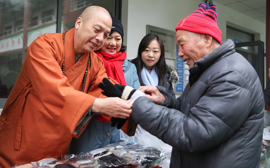 上海洪福寺举行腊八施粥慈善感恩活动