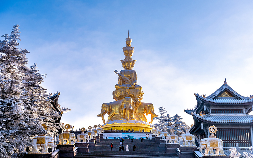 银色世界显真意  峨眉赏雪正当时