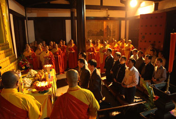扬州大明寺举行五大士焰口法会（图）