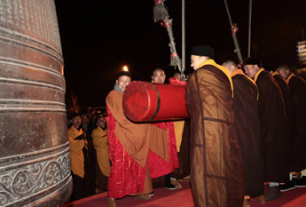 祈福迎新年　开启新征程　金山江天禅寺举行元旦撞钟仪式