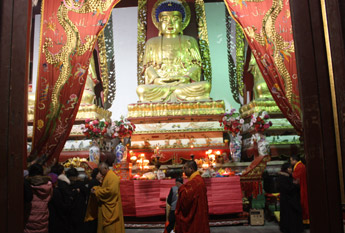 上海寿安寺初一清晨举行新春祈福普佛活动