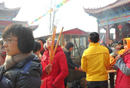 山东枣庄金陵寺女娲宫举行敬香祈愿活动