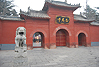 元宵佳节  洛阳白马寺迎各方信众烧香祈福