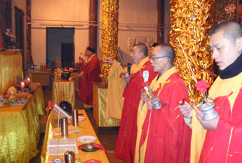 昆山华藏寺为居士举行为期5天的梁皇宝忏法会