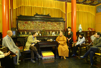 联合国教科文组织助理总干事一行参访少林寺 永信法师热情接待