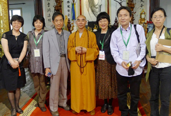 世界茶联合会副理事长小泊重洋先生一行参访天童禅寺