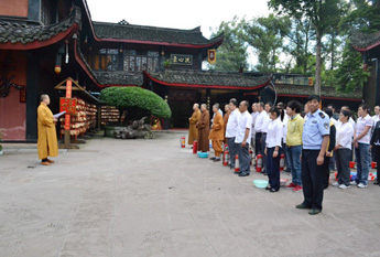 峨眉山报国寺组织消防演练强化消防工作