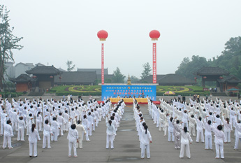 2012年全国千村健身气功交流展示活动峨眉山市大会在大佛禅院举行