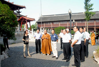 全国政协民宗委工作组一行赴泰州光孝寺调研考察