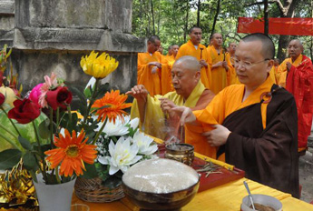 湖南仁瑞寺隆行举行天柱长老圆寂一周年追思法会