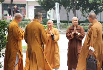 江苏佛协会长心澄法师一行赴苏州寒山寺和合安养院视察指导