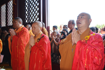 江苏无锡永兴寺举行“宝瓶观音”圣像开光法会