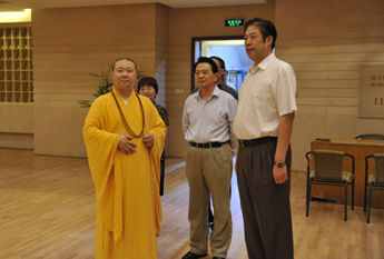 上海市政协领导一行视察玉佛禅寺 觉醒大和尚热情接待